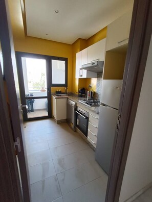 Microwave, paper towels - appartement en résidence - 2 min de l'aeroport Mohammed V, Nouaceur, Maroc (nouaceur)