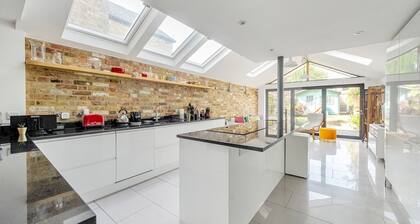 Stunning 3BR Townhouse - Central Oxford | Pass the Keys