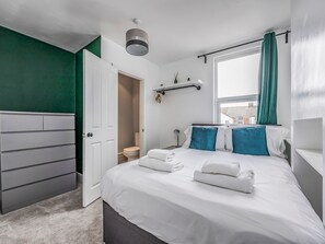 2 chambres, fer et planche à repasser, Wi-Fi gratuit, draps fournis
