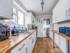 冰箱、微波炉、烤箱、烤面包机