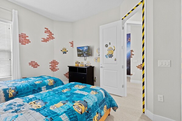 6 bedrooms, iron/ironing board, WiFi, bed sheets