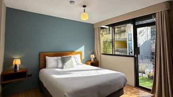 Habitación ejecutiva doble, 1 habitación, balcón, vistas a la ciudad | Sábanas de algodón egipcio y ropa de cama de alta calidad