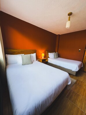 Kolmen hengen comfort-huone, 1 makuuhuone | Egyptinpuuvillaiset lakanat, ylelliset vuodevaatteet, untuvapeitot