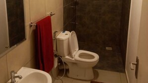 Toallas, jabón, papel de baño