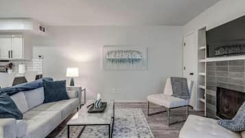 Smart TV, fireplace