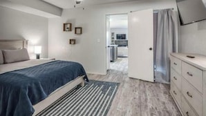 A bedroom with a bed, a ceiling fan, a nightstand, and a dresser. - Cozy 1BR in Prime Location (Oklahoma City)
