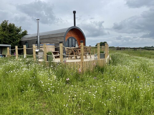 Beautiful Pet-friendly Cabin in Banbury, No Deposit