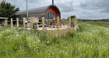 Beautiful Pet-friendly Cabin in Banbury, No Deposit