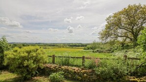 House | View from property - Beautiful Pet-friendly Cabin in Banbury, No Deposit (Banbury)
