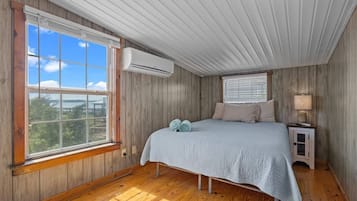3 bedrooms, iron/ironing board, travel cot, WiFi