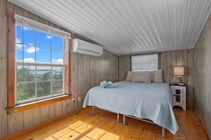 3 bedrooms, iron/ironing board, travel crib, WiFi - Waterfront+Dock+Kayaks+PingPong (Carteret County)