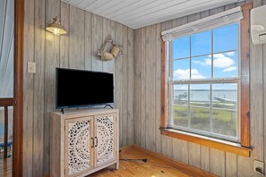 Interior - Waterfront+Dock+Kayaks+PingPong (Carteret County)