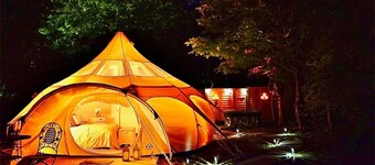 แมนเนอร์ อิน อัลก์โบโร วิท ไพรเวท ฮอต ทับ