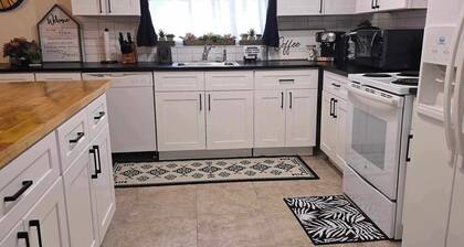 Cozy Dreamy Suites 1 in marvelous Cape Coral with AC, WiFi