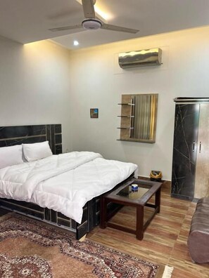 Sistema de insonorización, tabla de planchar con plancha y wifi gratis