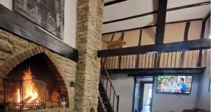 Dream house directly on the water at the large Stockweiher