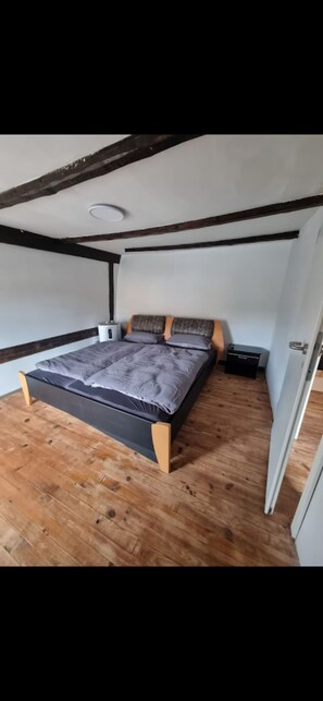 4 makuuhuonetta, ilmainen Wi-Fi, vuodevaatteet, pääsy pyörätuolilla