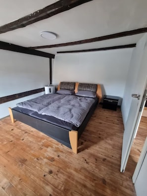 4 quartos, Wi-Fi de cortesia, roupa de cama