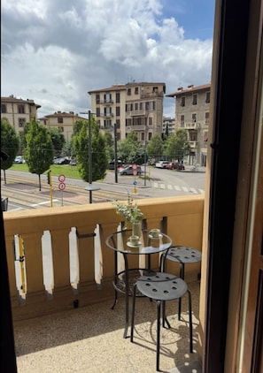 Outdoor dining - Dimora Patella - Florence
Spacious apartment 7 minutes from the city center (Firenze)