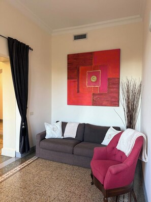 Living area - Dimora Patella - Florence
Spacious apartment 7 minutes from the city center (Firenze)
