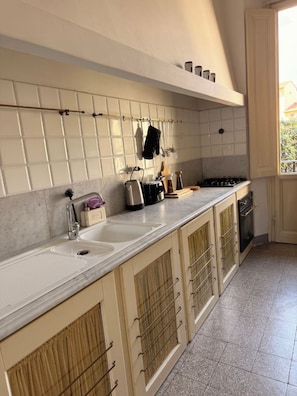 Private kitchen - Dimora Patella - Florence
Spacious apartment 7 minutes from the city center (Firenze)