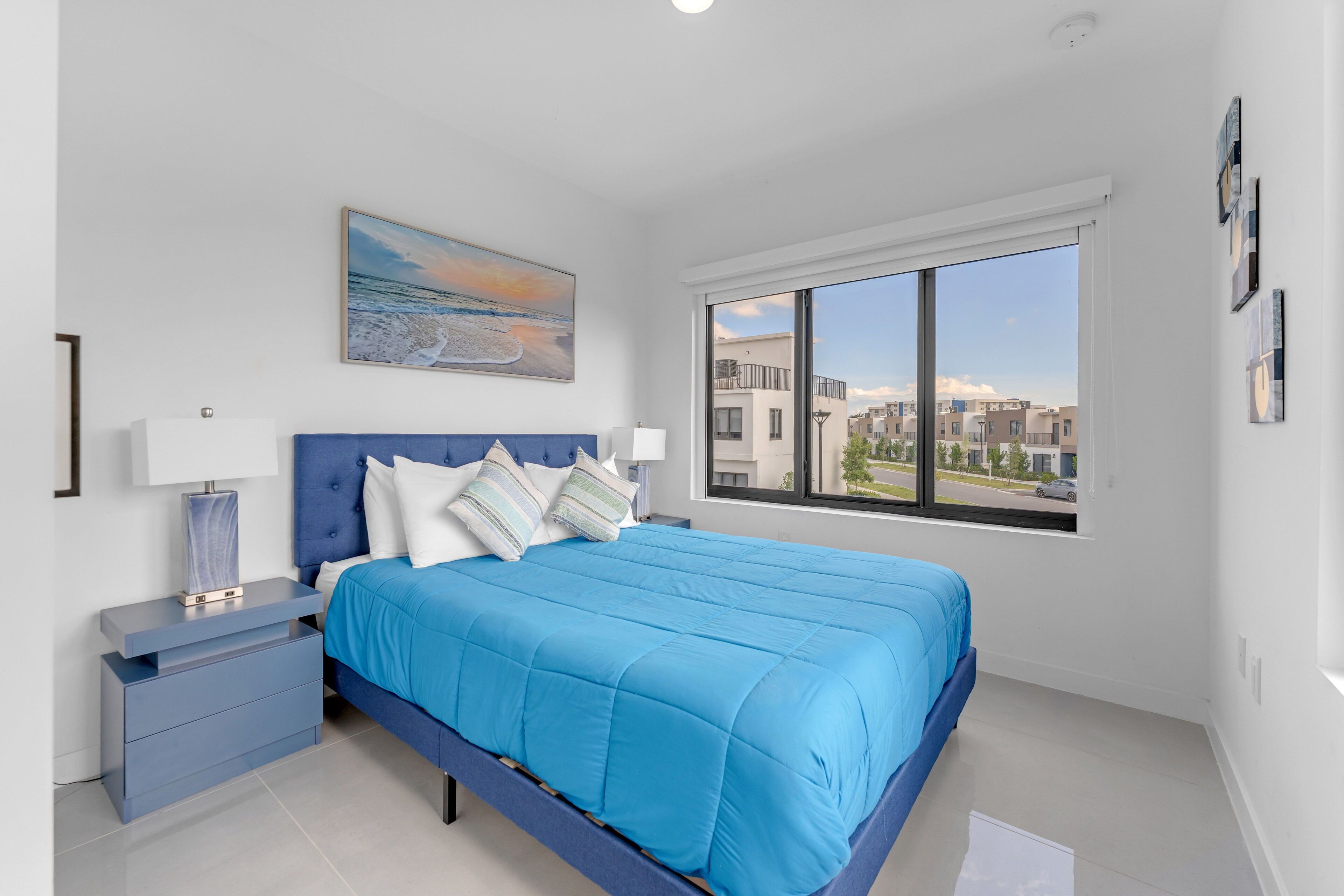 4 makuuhuonetta, työpöytä, silitysrauta/-lauta, Wi-Fi