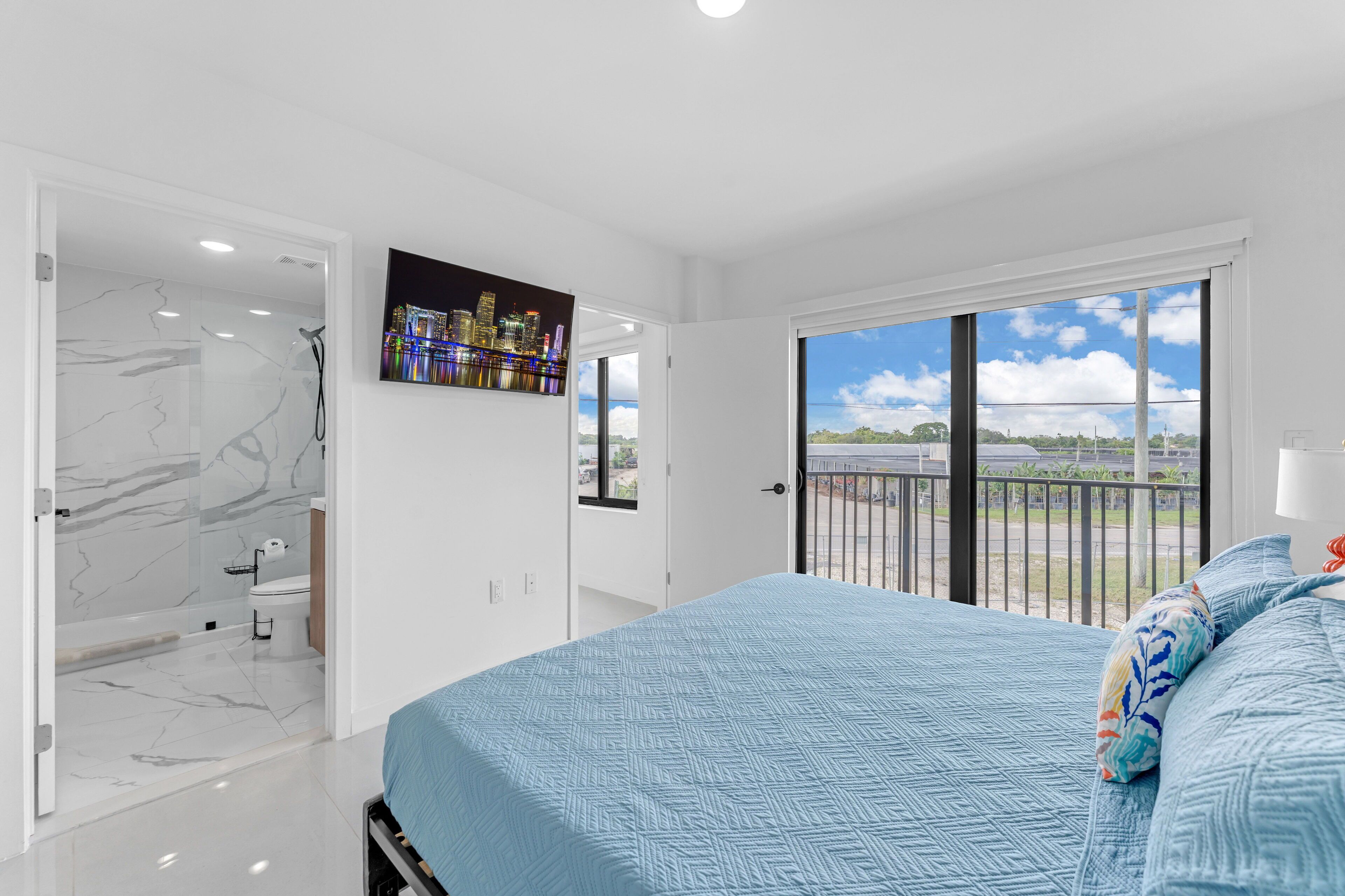 4 bedrooms, desk, iron/ironing board, WiFi