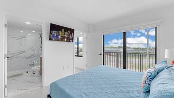 4 bedrooms, desk, iron/ironing board, WiFi