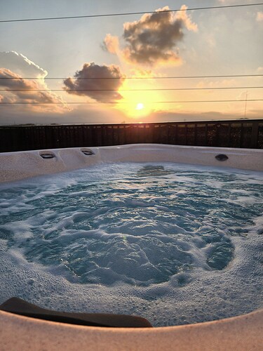 Luxury 4 BR / 3 BA / Sunset Terrace /  Hot Tub / EV Charger / High-Speed Wi-Fi