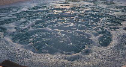 Luxury 4 BR / 3 BA / Sunset Terrace / Hot Tub / EV Charger / High-Speed Wi-Fi