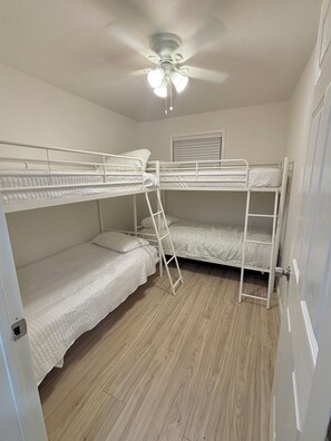2 bedrooms, desk, WiFi, bed sheets