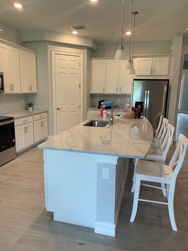 Old Florida Charm Boater Gated Community! 4-bedroom 15 min to Downtown Ft. Myers