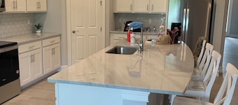 Old Florida Charm Boater Gated Community! 4-bedroom 15 min to Downtown Ft. Myers