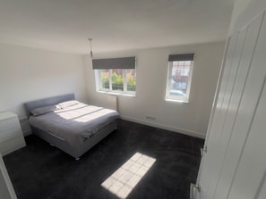 House - Charming Houghton Regis House With 4 Bedrooms (Dunstable)