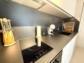 Oven, dishwasher, coffee/tea maker, electric kettle