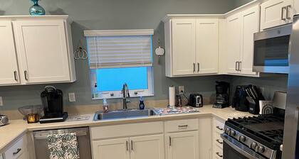 3 bedroom villa in The Villages. Minutes from Brownwood and Sawgrass.