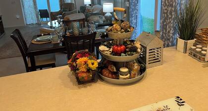 3 bedroom villa in The Villages. Minutes from Brownwood and Sawgrass.