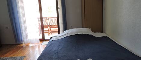 1 bedroom, iron/ironing board, WiFi, bed sheets
