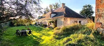 Gîte des fours –Rose Iris, indépendance et charme à Agonges