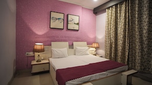 Laptop workspace, free WiFi - Hotel Mukut Regency (Ghaziabad)