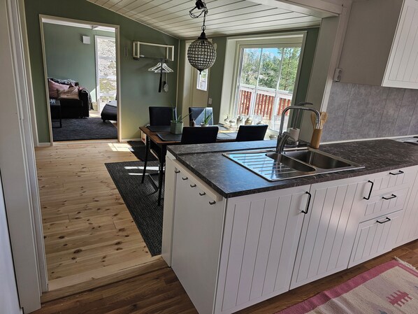 Fridge, microwave, oven, coffee/tea maker