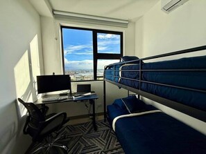 2 dormitoris, planxa i posts de planxar, wifi i roba de llit 