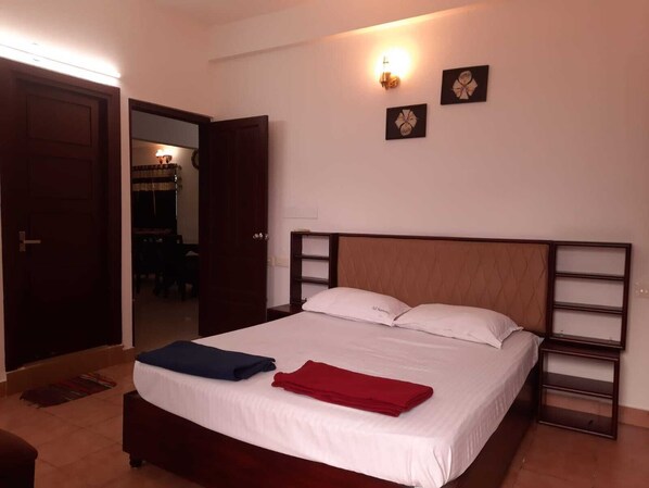 9 bedrooms, iron/ironing board, WiFi, bed sheets