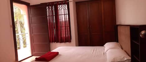 9 bedrooms, iron/ironing board, WiFi, bed sheets