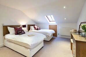 Mökki | 5 makuuhuonetta, yksilöllisesti kalustettu, silitysrauta/-lauta