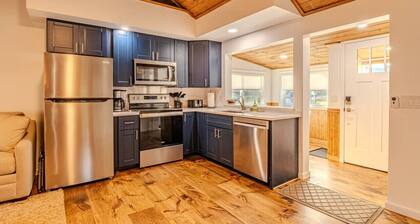 Lake George Luxury Cabin (2 bed/1 bath)