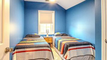 2 camere, una scrivania, ferro/asse da stiro, culla da viaggio