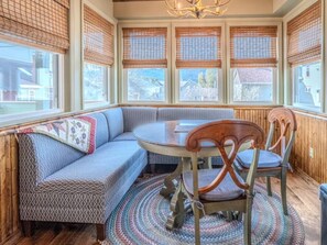 Dining - Lake George Luxury Cabin (2 bed/2 bath) (Lake George)