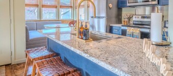 Lake George Luxury Cabin (2 bed/2 bath)