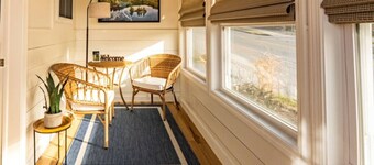 Lake George Luxury Cabin (Alcove Studio)